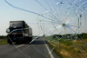 Where to Go for Commercial Truck Windshield Replacement