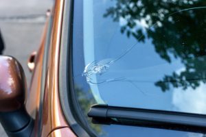 5 Ways to Determine if You Need a Windshield Repair or Replacement